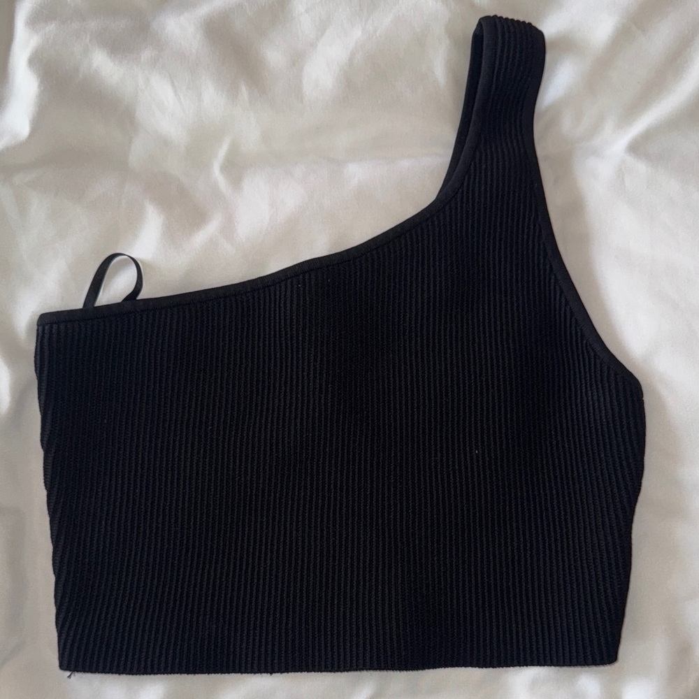Aritzia / Babaton Black One-Shoulder Crop Top